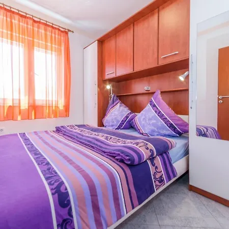 Apartment By The Sea - Lozice, - 18567