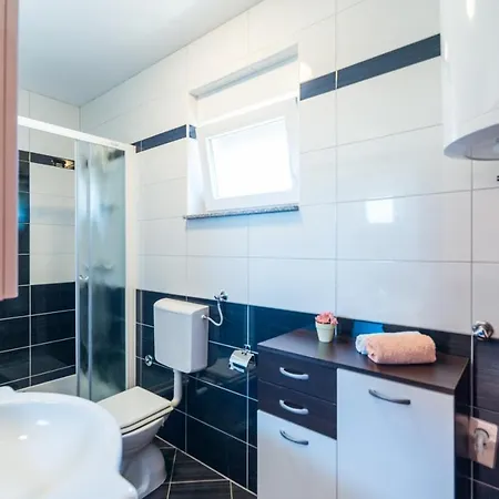 Apartment By The Sea - Lozice, - 18567 *