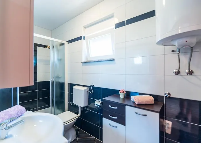 Apartman By The Sea - Lozice, - 18567 *